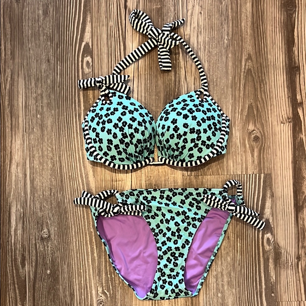 Victoria Secret Bombshell Bikini Swimsuit - Size: 34D Top and Medium Bottoms
